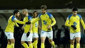 久常凉在比赛中手滑，球杆脱手刚好砸在了自己的小球上