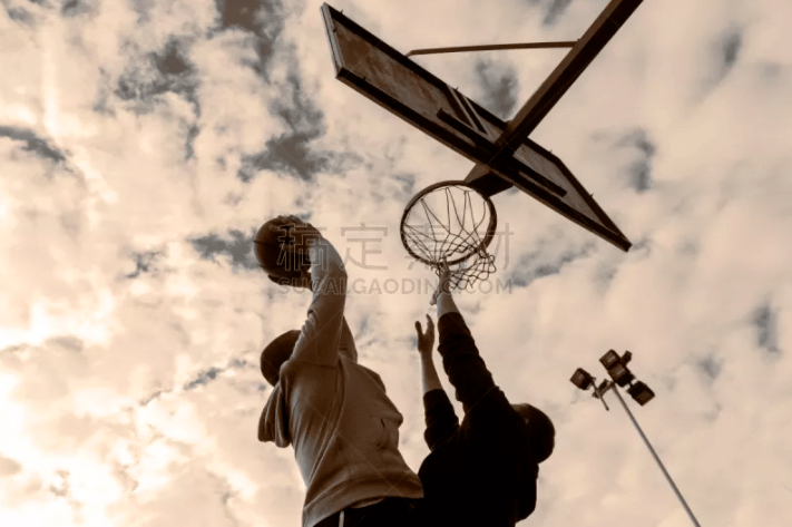 要打出来了？徐昕vs辽宁男篮砍14分6板2助 赛后采访逗乐记者