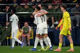 中投绝杀！布克突破炸球横移 迎着大洛急停中距离命中 一剑封喉