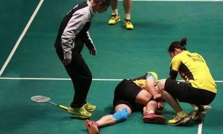 塔克法尔脱手式罚球姿势惊呆小球迷